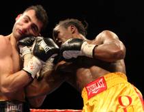 Boxing at the Joint-Vanes Martiosyan vs. at Kassim Ouma 