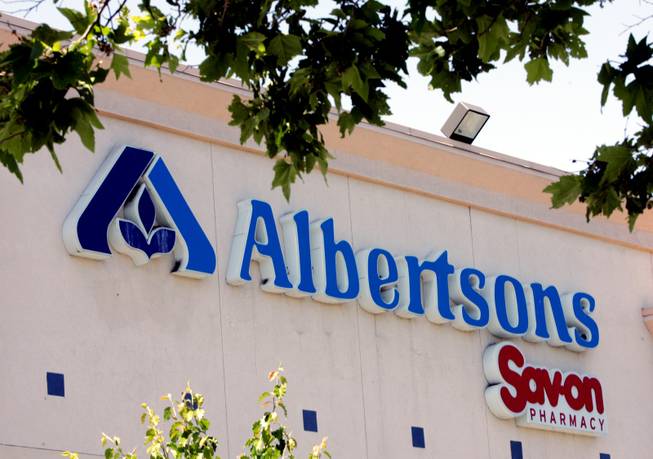 **FILE**An Albertsons supermarket is shown in a Mountain View, Calif. file photo from May 30, 2006. Ross Stores said the company will acquire 46 Albertsons supermarket sites in six states, including California, as part of its ambitious expansion plans for next year.  