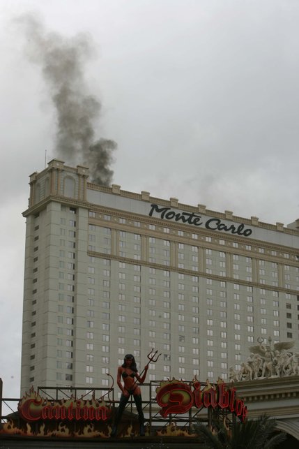 Smoke rises from the Monte Carlo hotel and casino during a roof fire in Las Vegas, Nevada January 25, 2008.