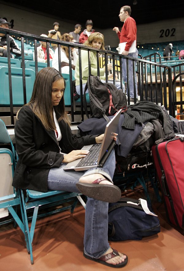 Monte Carlo hotel guest Tiffany Nelson of Dallas works on ...