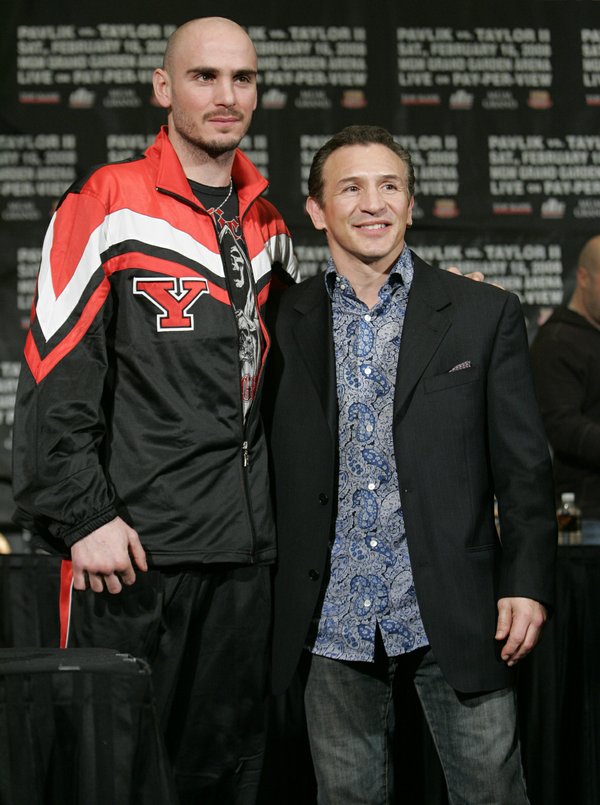 WBC middleweight champion Kelly Pavlik, left, and Ray 
