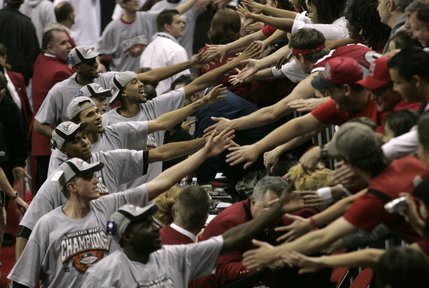 The UNLV Rebels thank their fans after their 76-61 defeat of BYU in the Mountain West Conference championship game Saturday, March 15, 2008 at the Thomas & Mack Center.