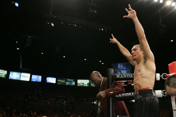 Juan Manuel Marquez waves to fans after losing his WBC ...