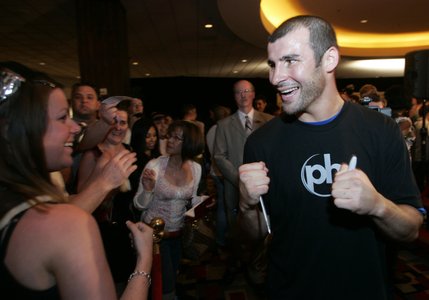 Boxer Joe Calzaghe of Wales greets fans after a public workout at Planet Hollywood Tuesday April 15, 2008.