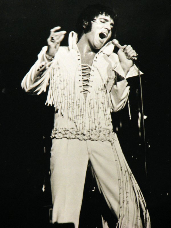 Elvis Presley wails into the microphone during a 1970 performance ...