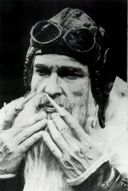 Rip Torn employs all the details made public at Howard Hughes' death in his portrayal of the reclusive billionare in this Feb. 9, 1979 photo. Torn dons Hughes' old flight helmet and silk scarf for a return to Las Vegas--which Hughes once called 