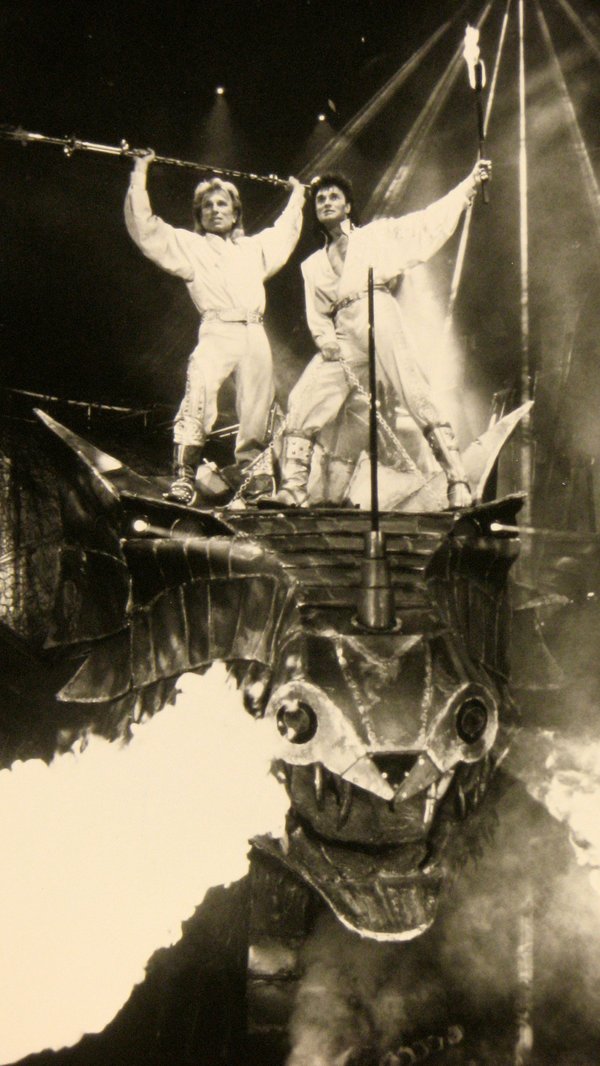Siegfried & Roy battle a fire-breathing dragon during a performance ...