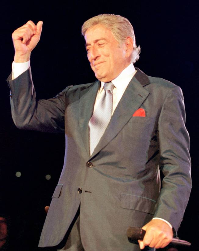 Tony Bennett performs at Pixelon.com's iBASH '99 during the October 29 launch of the Internet broadcast network, at the MGM Grand hotel-casino. 