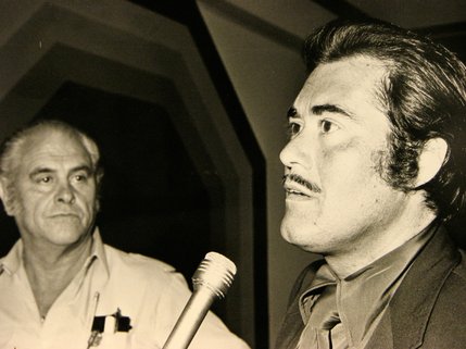 Wayne Newton, accompanied by manager Jay Stream, responds to allegations that he has ties to the mob, June 22, 1981. Newton's purchase of the Aladdin Hotel came under the scrutiny of a series of NBC exposes, claiming he had used money provided by the mob to fund the purchase.