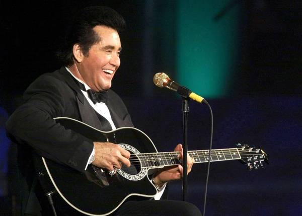 Wayne Newton plays a guitar during his millennium concert at ...
