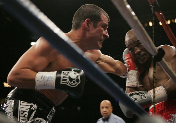 Joe Calzaghe has Bernard Hopkins backed into a corner during ...