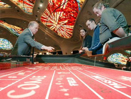 Les Johnston gives instruction on the rules of craps to Amy Nugent, Joseph King and Eric Tippelt during a gambler's seminar at the Sunset Station Friday, Jan. 17, 2003. Craps is a dice game, where players bet on the outcome of one or multiple rolls of the dice.