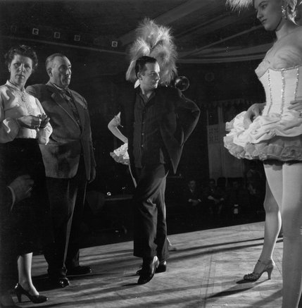 Choreographer Donn Arden walks dancers through a number in preparation for a performance of "Lido de Paris" at the Stardust Hotel. Arden produced some of the strip's best shows such as "Hello Hollywood Hello," the original "Jubilee" at Bally's, and is credited with discovering magicians Siegfried & Roy.