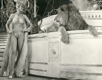 Peggy Kubena looks into the eyes of Caesar the lion during a 1978 performance of 