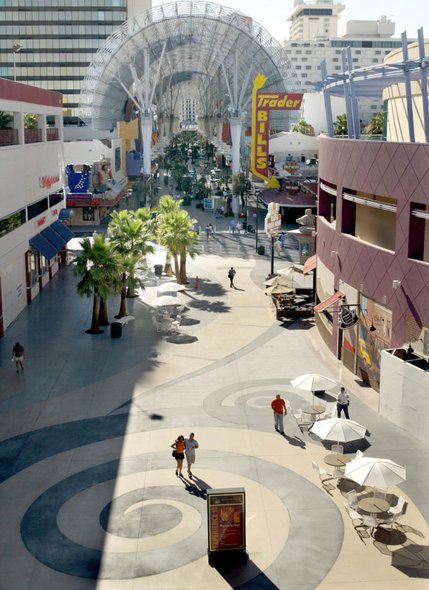 A view of the Fremont Street Experience taken from the bridge between a parking garage and Neonopolis. A federal appeals court ruled that the city of Las Vegas and operators of the Fremont Street Experience can't ban people from distributing leaflets, collecting signatures or circulating petitions up and down the walkway.