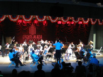 The Henderson Symphony Orchestra provided the soundtrack for the evening, playing classics such as Tchaikovsky's 