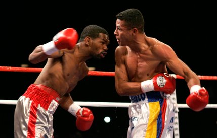 Kendall Holt, left, battles with WBO junior welterweight champion Ricardo Torres during their title fight at Planet Hollywood.