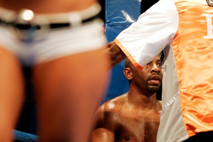 Kevin Kelley takes a break between rounds during his lightweight boxing match against Jaime Palma at the Las Vegas Hilton. 