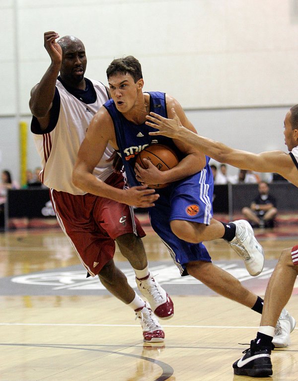 New York Knicks forward Danilo Gallinari, center, tries to drive ...
