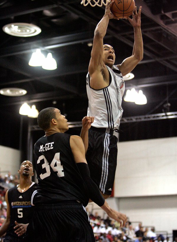 Portland Trailblazers' Jerryd Bayless goes up for a basket against ...