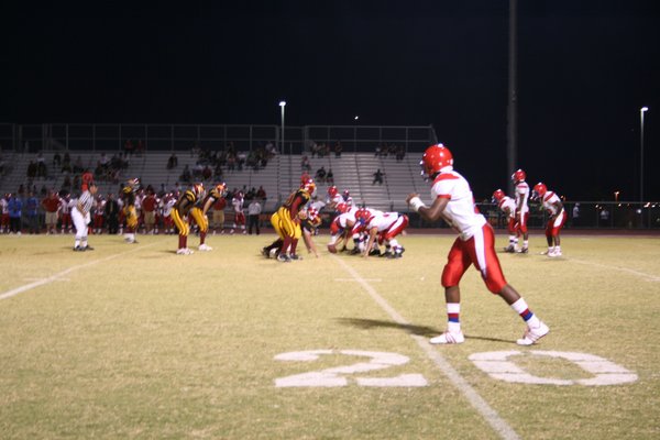 Players get into position Friday during Valley's matchup on Del ...