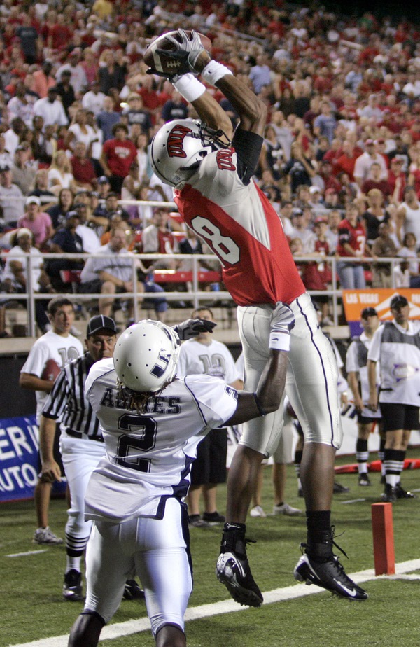 UNLV's Phillip Payne pulls down a pass in the end ...