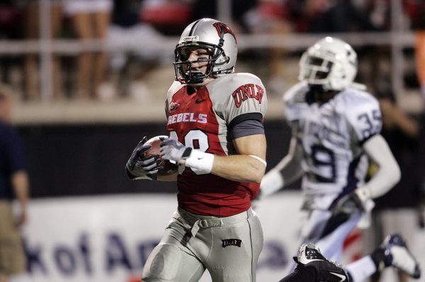 UNLV's Ryan Wolfe runs in for UNLV's third touchdown against ...
