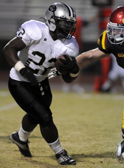 Palo Verde running back Torin Harris reaches for a touchdown pass from quarterback Kelly Zurowski during a game against Del Sol on Friday.