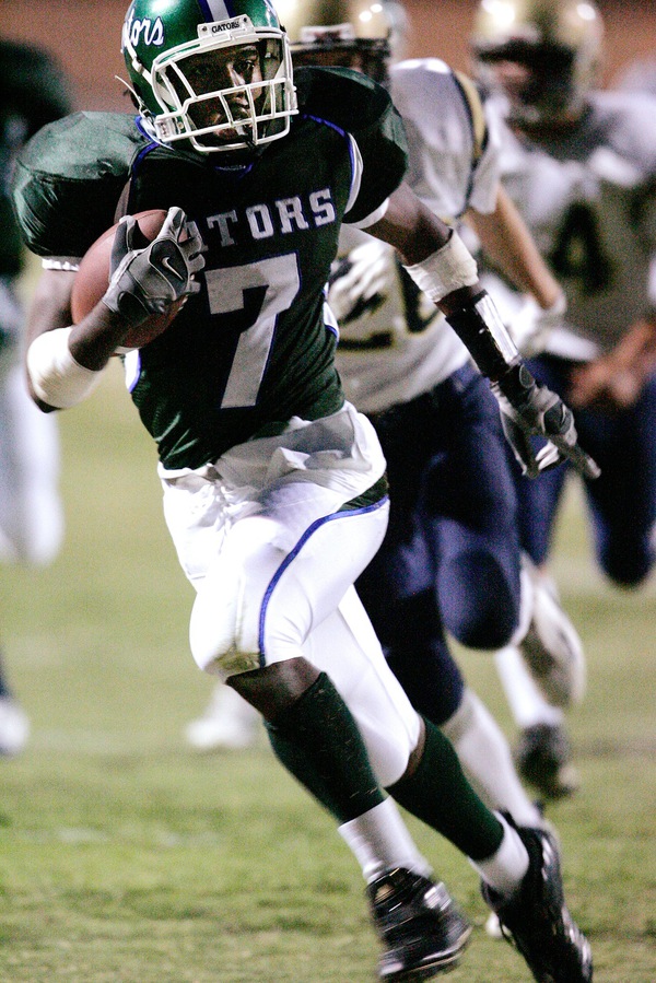 Green Valley's Quincy Bagsby runs for the first touchdown of ...