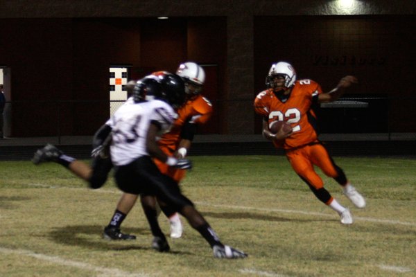 Senior running back Isaiah Washington runs with the ball during ...