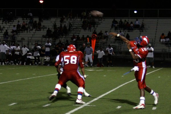 Valley quarterback Gidion Tesfai passes the ball during Friday's loss ...