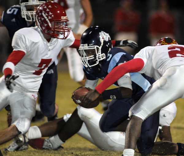 Bulldogs quarterback Chris Henderson (3) stretches for an extra yard ...
