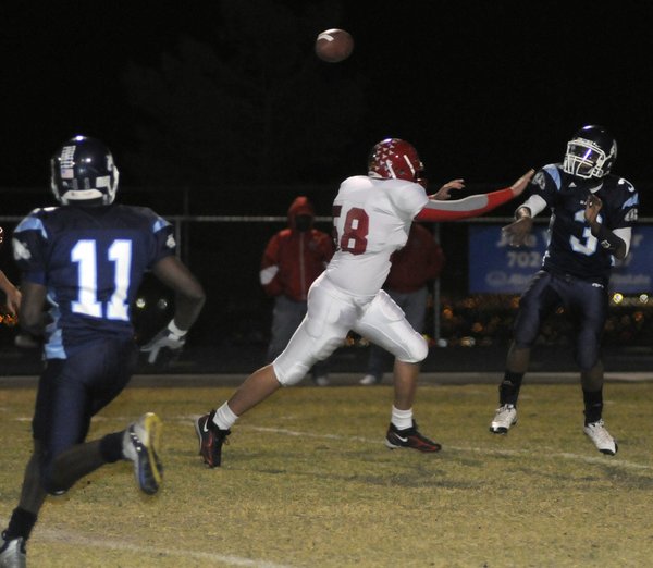 Bulldogs quarterback Chris Henderson (3) is pressured by Arbor View ...