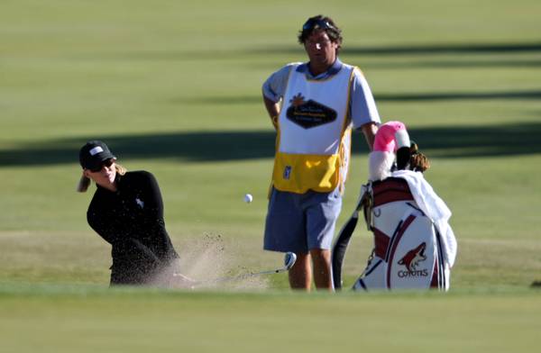 Janet Jones Gretzky, wife of hockey legend Wayne Gretzky, shoots ...
