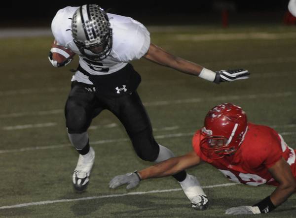 Palo Verde running back Torin Harris (5) slips by Aggies ...