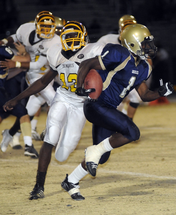 Grizzlies running back Jacques Adams (1) streaks by the tackle ...