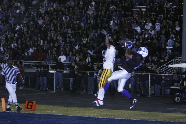 Basic scores a touchdown at the game against Del Sol ...