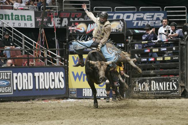 Pistol Robinson rides 4C's/James Sills's Carrillo Cartel for 90 points during the second round of the 2008 Anaheim Built Ford Tough Series PBR.