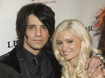 Criss, Holly on the 'Black Carpet'