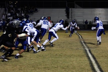 Sierra Vista quarterback Jeremy Green (11) tosses the ball to Akil Sharp (24) during Friday's game at Palo Verde.