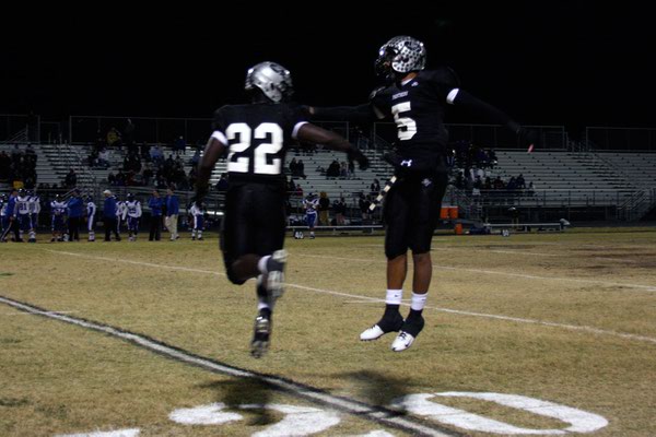 Palo Verde's Chaz Thomas joins Torin Harris (5) for a ...