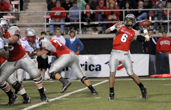 UNLV quarterback Mike Clausen throws a touchdown pass with seconds ...