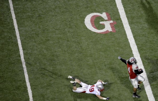 New Mexico's Zach Arnett is unable to catch UNLV running ...
