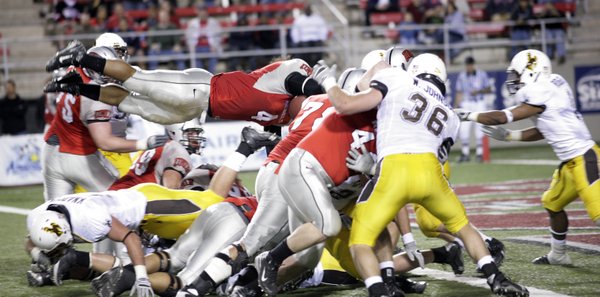 Running back Frank Summers makes a diving attempt for a ...