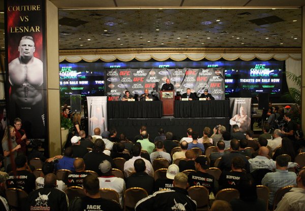 UFC President Dana White, center, hosts a news conference in ...