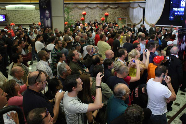 Mixed martial arts fans strain for a look at fighters ...