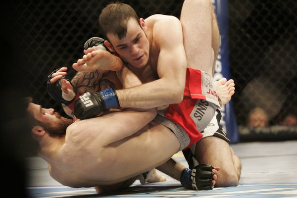 Dustin Hazelett, forces Tamdan McCrory to tap out via an ...