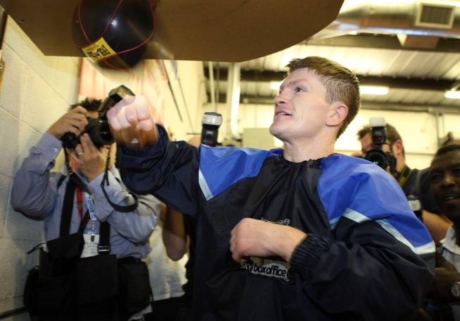 Junior welterweight boxer Ricky Hatton of Britain hits a speedbag at the IBA gym in Las Vegas, Nevada on Tuesday, November 18, 2008. Hatton is preparing for a 12-round title fight against Paulie Malignaggi of New York at the MGM Grand Garden Arena on Saturday.