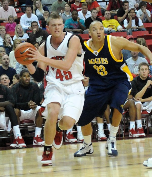 Joe Darger blows past Thomas Coleman late in the second ...