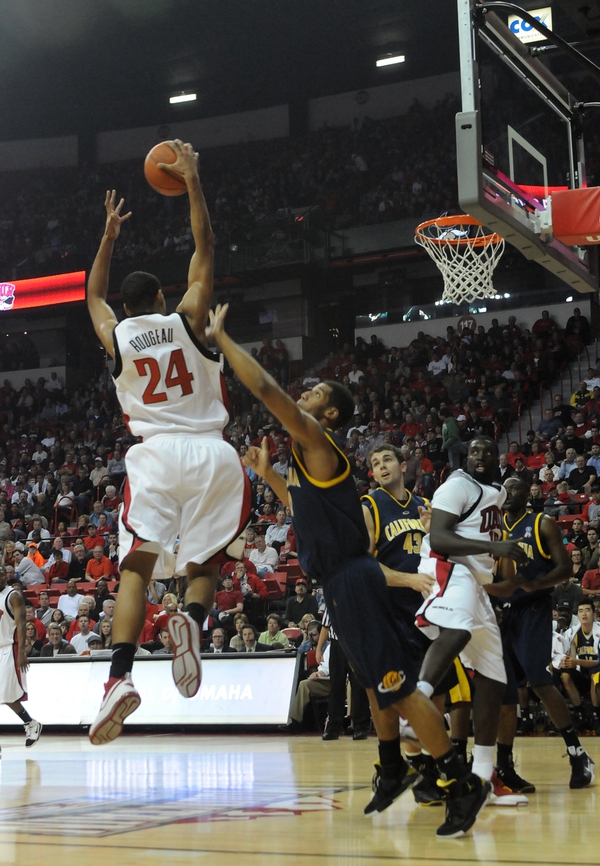 Rene Rougeau of UNLV pulls down a rebound over Jamal ...